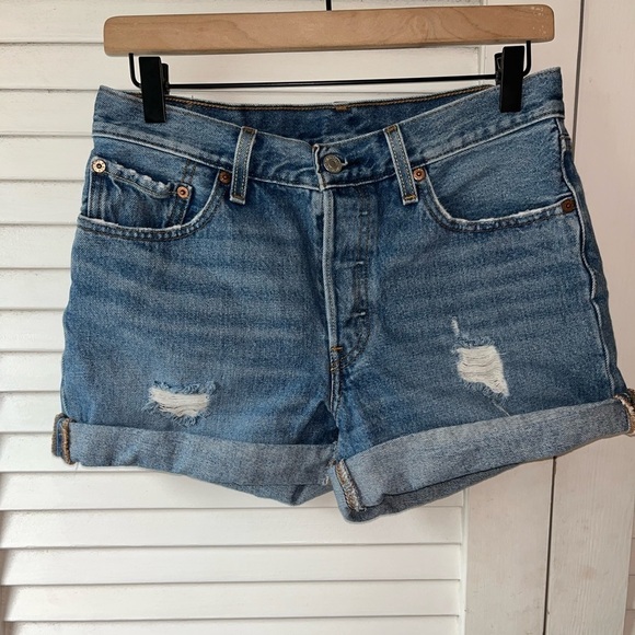 Women's Levi's 501 Medium Wash Button Fly Cutoff Jean Shorts size 27 - Picture 2 of 6
